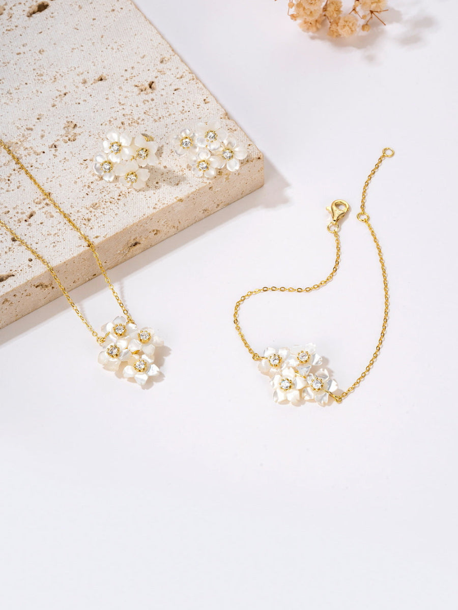 Mother of Pearl Necklaces, Flowers Necklaces, Fashion Accessories, Elegant Accessories