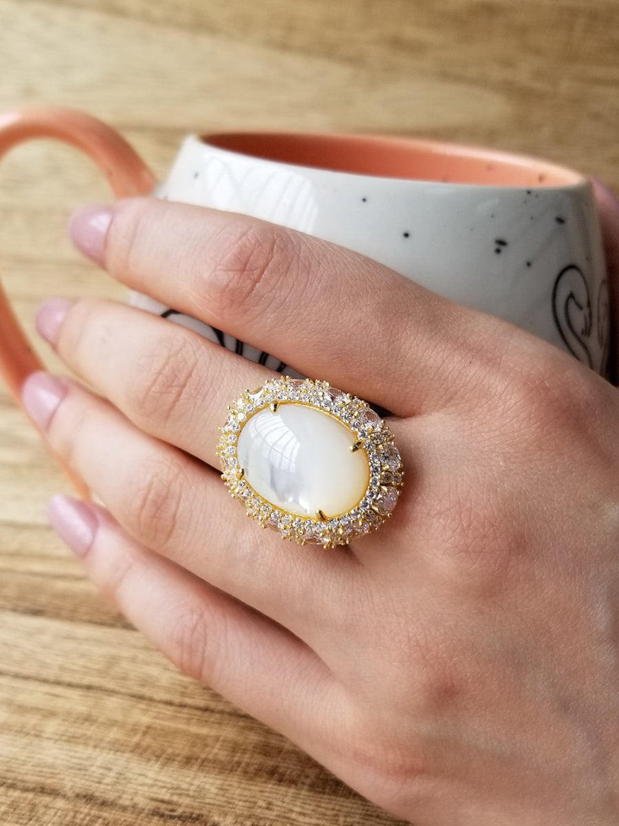 Mother of Pearl Gold Ring, Oval Vintage Ring, Fashion Accessories, Statement Ring