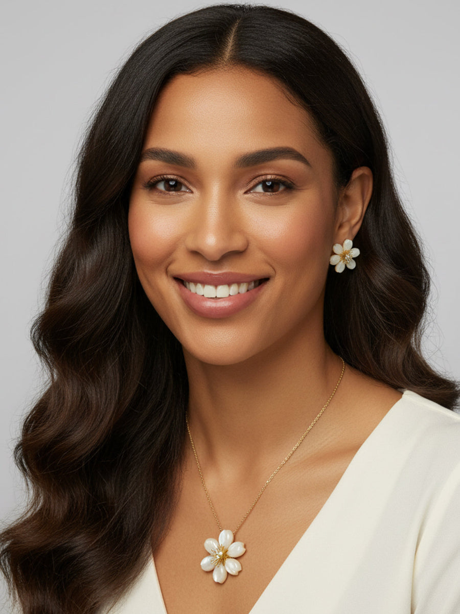 925 Sterling Silver Mother of Pearl Flower Pendant Necklace