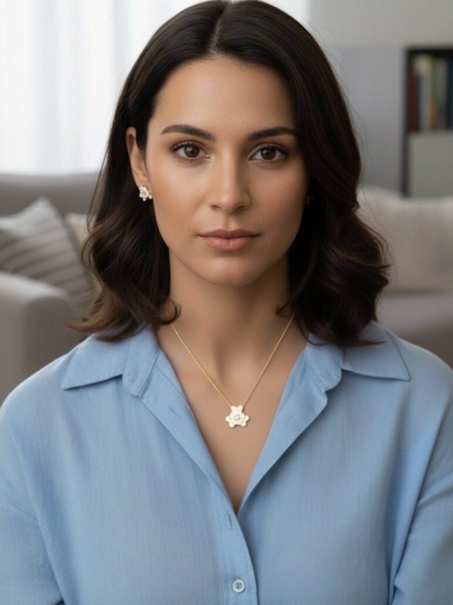 Freshness Flower Mother of Pearl Necklace