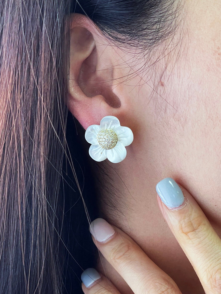 Mother of Pearl Five Point Flower Studs Earrings