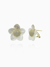 Load image into Gallery viewer, Mother of Pearl Five Point Flower Studs Earrings
