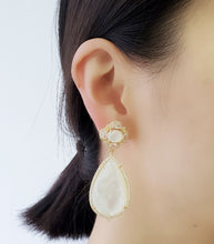 Load image into Gallery viewer, Tear Drop MOP Earrings
