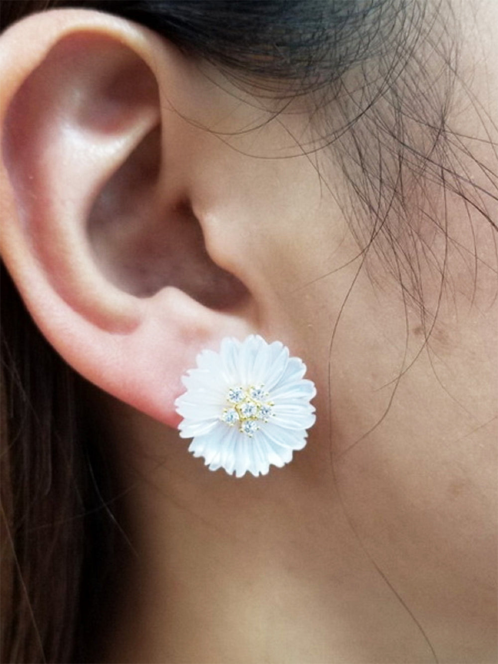 Daisy Flower Mother of Pearl Studs Earrings