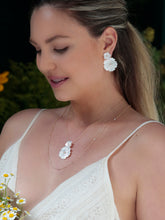 Load image into Gallery viewer, Double Flower Mother of Pearl Necklace
