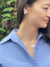 Load image into Gallery viewer, Elegant Flower Mother of Pearl Earrings
