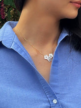 Load image into Gallery viewer, Mother of Pearl Elegant Flower Chain Necklaces
