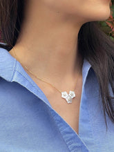 Load image into Gallery viewer, Mother of Pearl Elegant Flower Chain Necklaces
