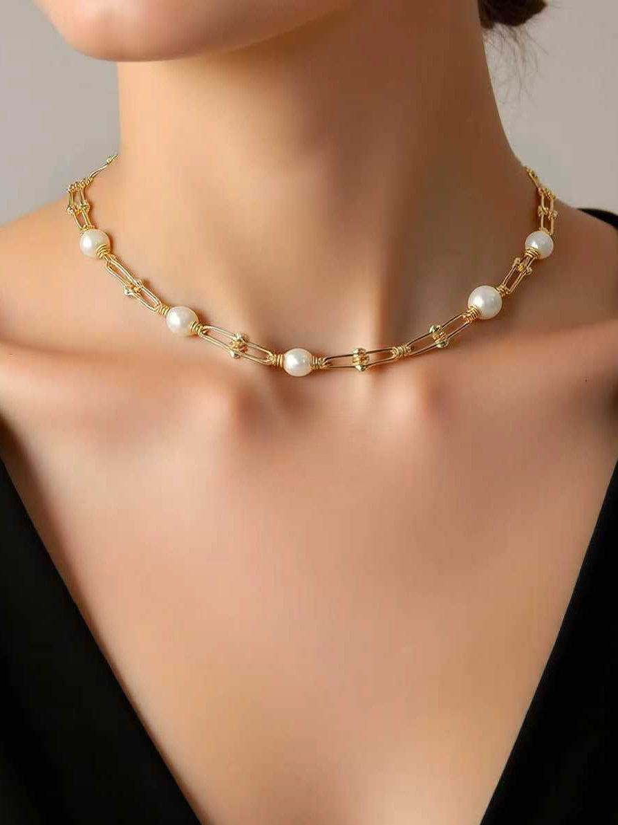 Horseshoe Link Fresh Water Pearls Necklace